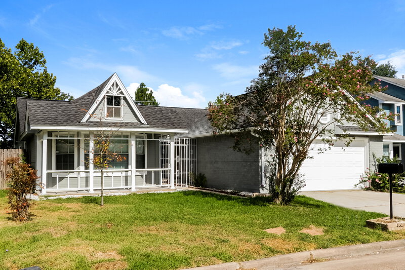 0/Mo, 2714 Ashford Trail Dr Houston, TX 77082 Front View