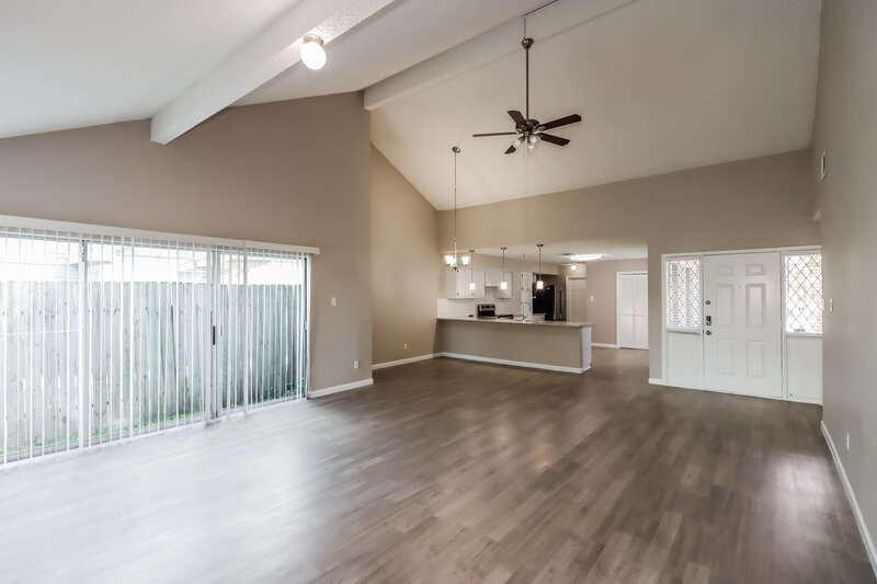 0/Mo, 2714 Ashford Trail Dr Houston, TX 77082 Living Room View