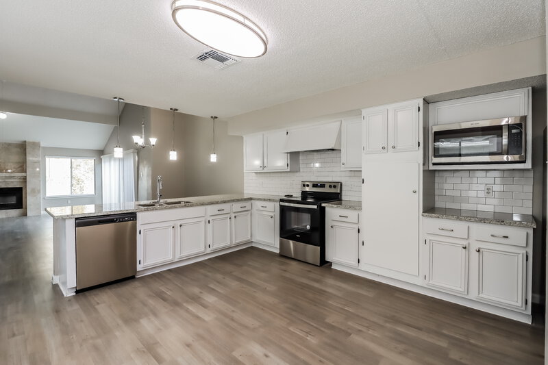 0/Mo, 2714 Ashford Trail Dr Houston, TX 77082 Kitchen View 2