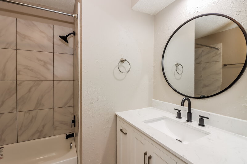 0/Mo, 2714 Ashford Trail Dr Houston, TX 77082 Bathroom View
