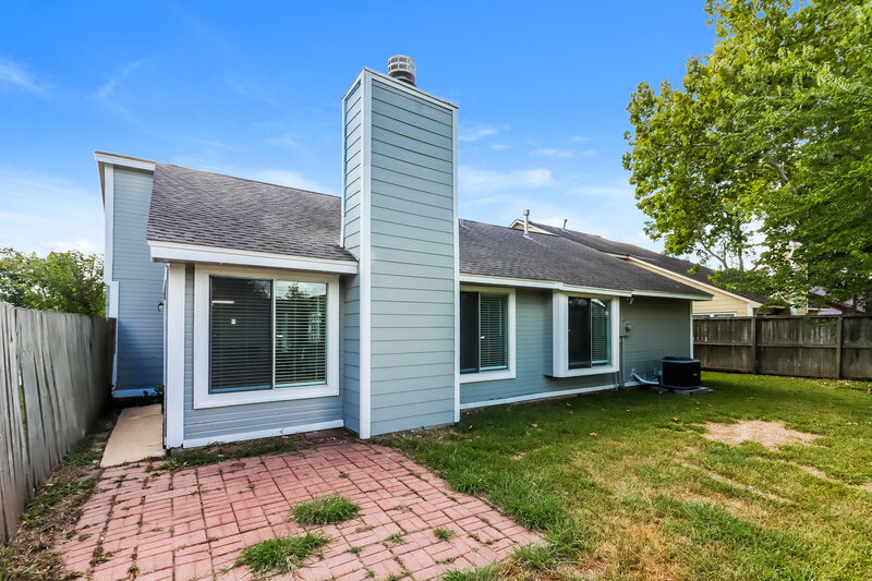 0/Mo, 2714 Ashford Trail Dr Houston, TX 77082 Rear View
