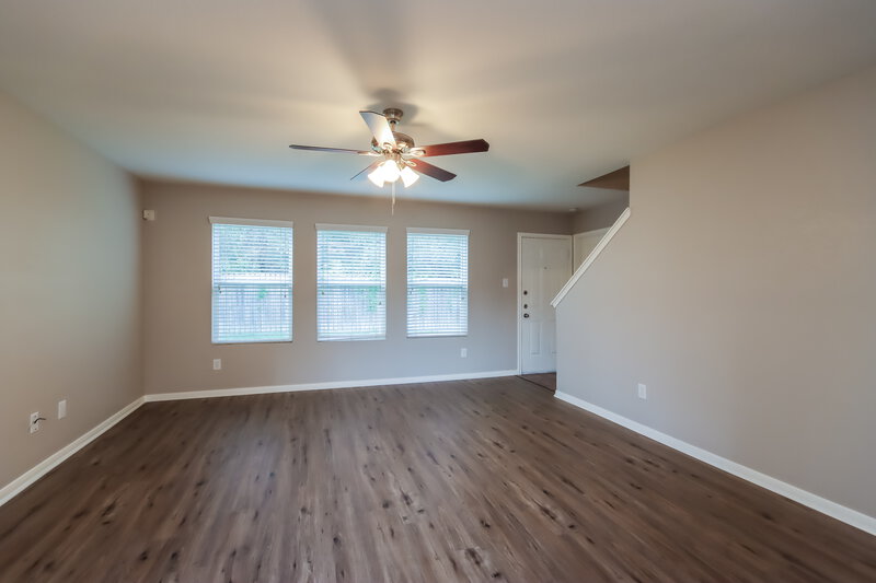 2,230/Mo, 9929 Kingfisher Dr Conroe, TX 77385 Living Room View