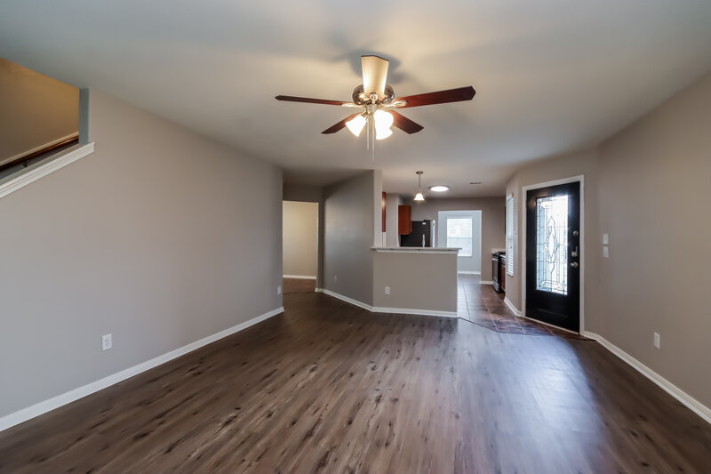 2,230/Mo, 9929 Kingfisher Dr Conroe, TX 77385 Living Room View 2