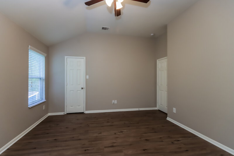 2,230/Mo, 9929 Kingfisher Dr Conroe, TX 77385 Main Bedroom View 2