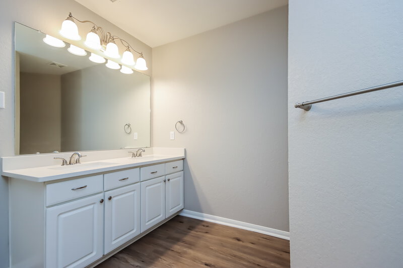 2,230/Mo, 9929 Kingfisher Dr Conroe, TX 77385 Bathroom View