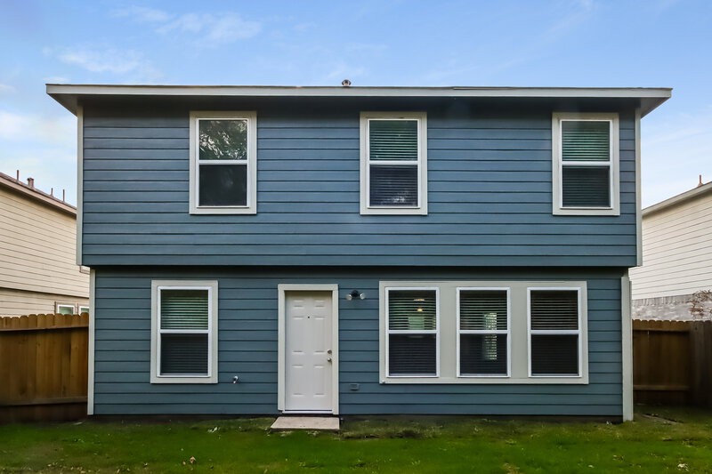 2,230/Mo, 9929 Kingfisher Dr Conroe, TX 77385 Rear View