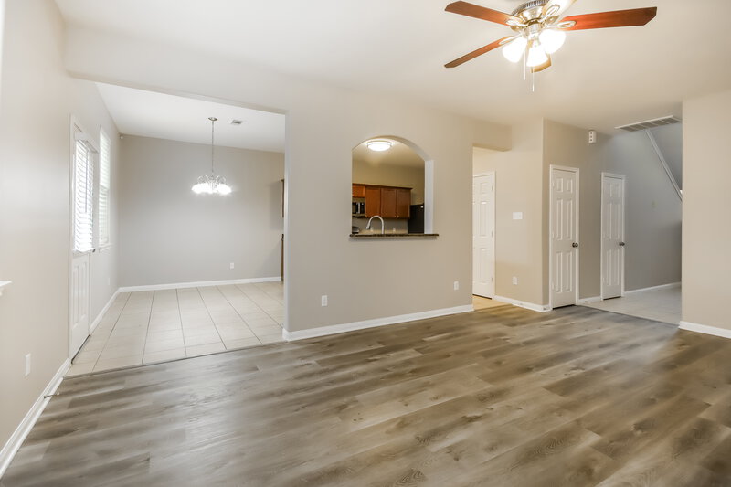 2,405/Mo, 10296 Stone Gate Dr Conroe, TX 77385 Living Room View 2
