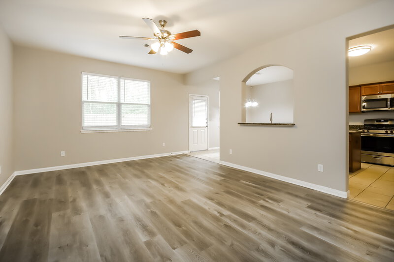 2,405/Mo, 10296 Stone Gate Dr Conroe, TX 77385 Living Room View 3