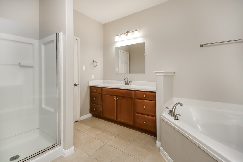 2,405/Mo, 10296 Stone Gate Dr Conroe, TX 77385 Main Bathroom View 2