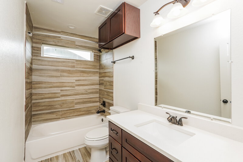2,585/Mo, 5222 Lagoon Ct Bacliff, TX 77518 Bathroom View