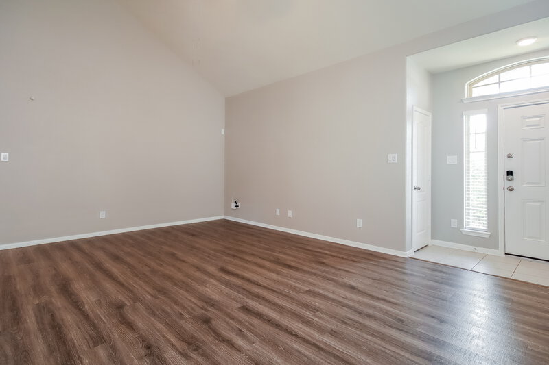 2,030/Mo, 5107 Gulf Stream Ln Bacliff, TX 77518 Living Room View 2