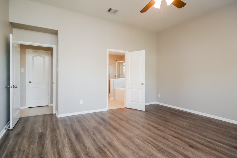 2,030/Mo, 5107 Gulf Stream Ln Bacliff, TX 77518 Main Bedroom View
