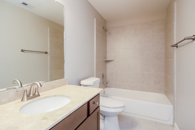 2,030/Mo, 5107 Gulf Stream Ln Bacliff, TX 77518 Bathroom View