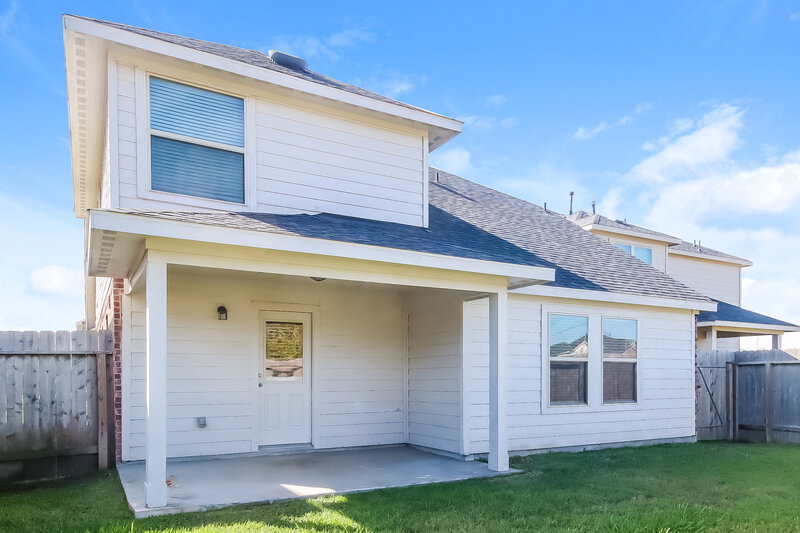 2,030/Mo, 5107 Gulf Stream Ln Bacliff, TX 77518 Rear View