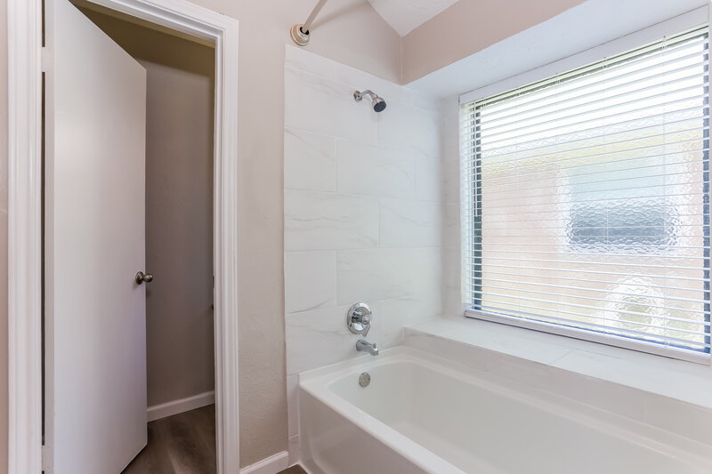 2,285/Mo, 5606 Village Arbour Dr Katy, TX 77493 Bathroom View