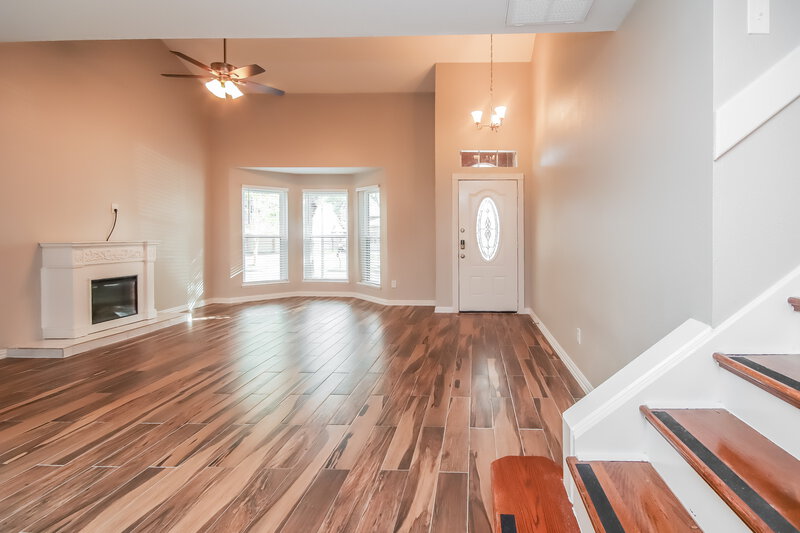 2,050/Mo, 15622 Thornbrook Dr Houston, TX 77084 Living Room View 2