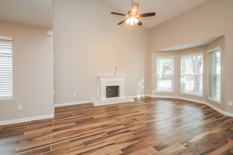 2,050/Mo, 15622 Thornbrook Dr Houston, TX 77084 Living Room View 4