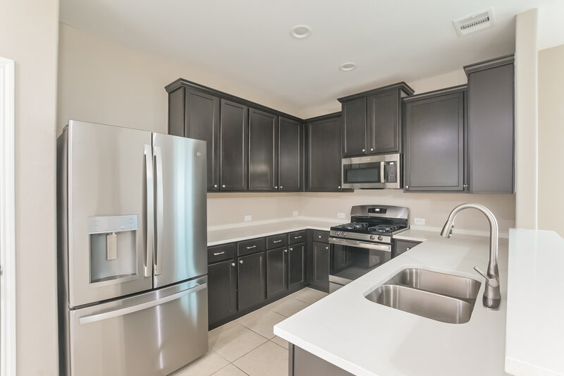 2,040/Mo, 339 Sea Breeze Dr Bacliff, TX 77518 Kitchen View