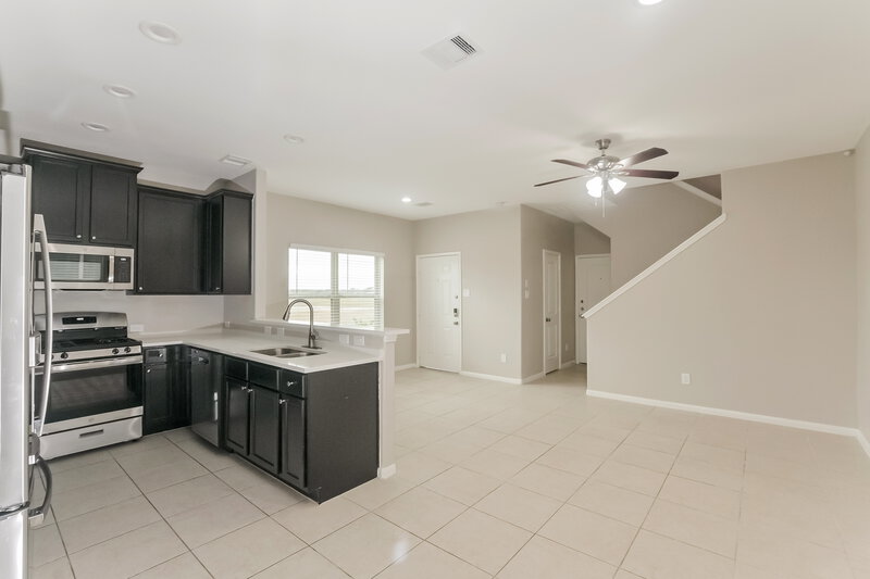 2,040/Mo, 339 Sea Breeze Dr Bacliff, TX 77518 Kitchen View 2