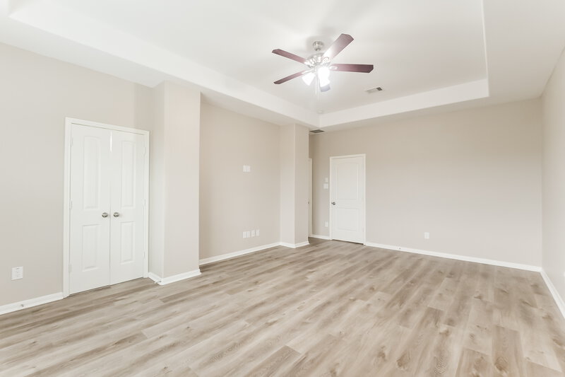 2,040/Mo, 339 Sea Breeze Dr Bacliff, TX 77518 Main Bedroom View 2