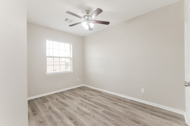 2,040/Mo, 339 Sea Breeze Dr Bacliff, TX 77518 Bedroom View