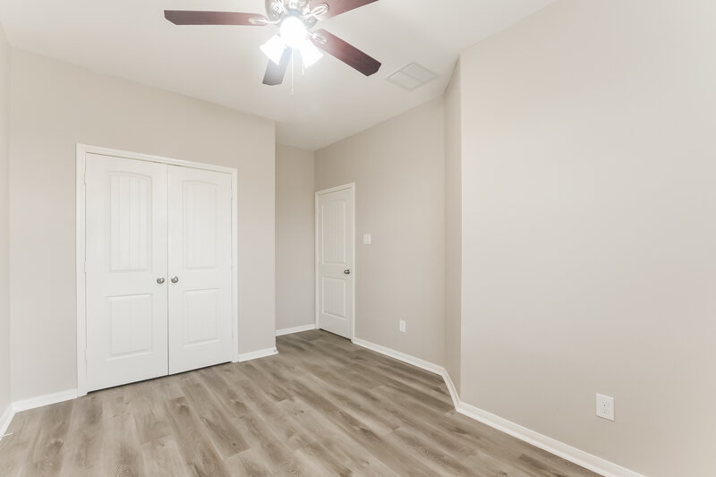 2,040/Mo, 339 Sea Breeze Dr Bacliff, TX 77518 Bedroom View 3