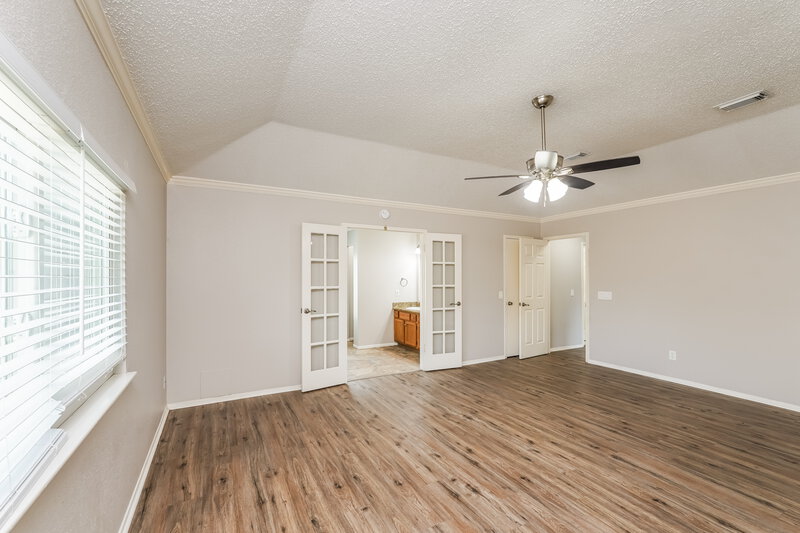 2,135/Mo, 1506 Newmark Dr Houston, TX 77014 Main Bedroom View