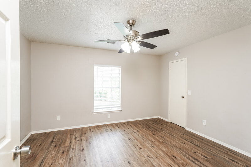 2,135/Mo, 1506 Newmark Dr Houston, TX 77014 Bedroom View 3