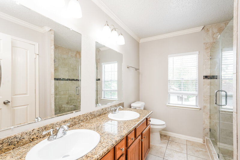 2,135/Mo, 1506 Newmark Dr Houston, TX 77014 Bathroom View
