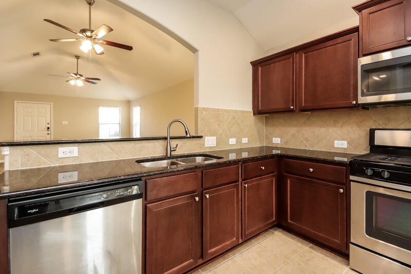 2,340/Mo, 1929 Acaciawood Way Houston, TX 77051 Kitchen View