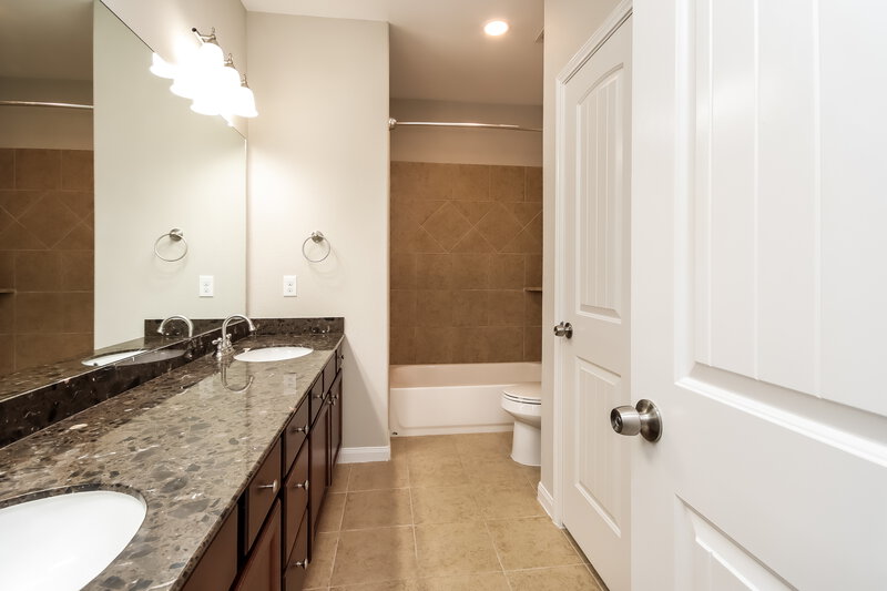 2,340/Mo, 1929 Acaciawood Way Houston, TX 77051 Bathroom View
