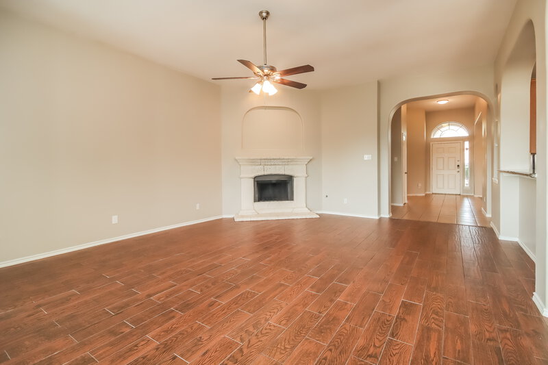 2,280/Mo, 10007 Edgewood Manor Ct Tomball, TX 77375 Living Room View