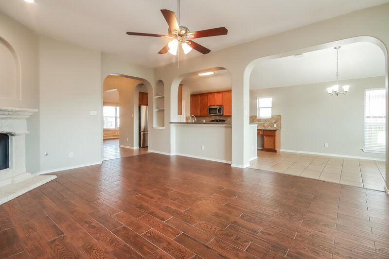 2,280/Mo, 10007 Edgewood Manor Ct Tomball, TX 77375 Living Room View 3