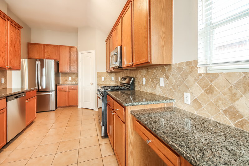 2,280/Mo, 10007 Edgewood Manor Ct Tomball, TX 77375 Kitchen View