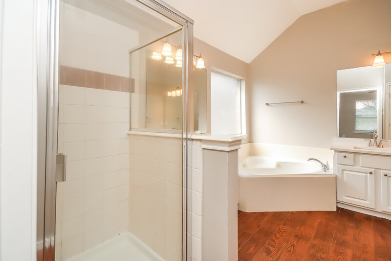 2,280/Mo, 10007 Edgewood Manor Ct Tomball, TX 77375 Main Bathroom View