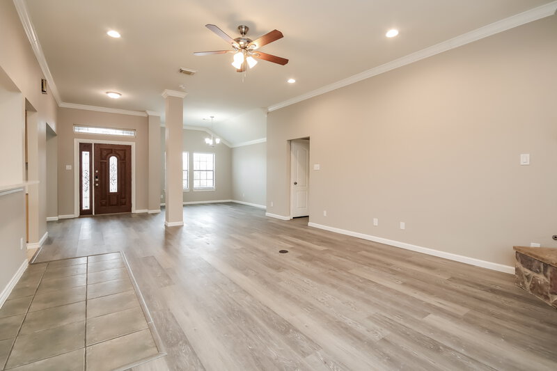 2,175/Mo, 410 Wisdom St Crosby, TX 77532 Living Room View 2