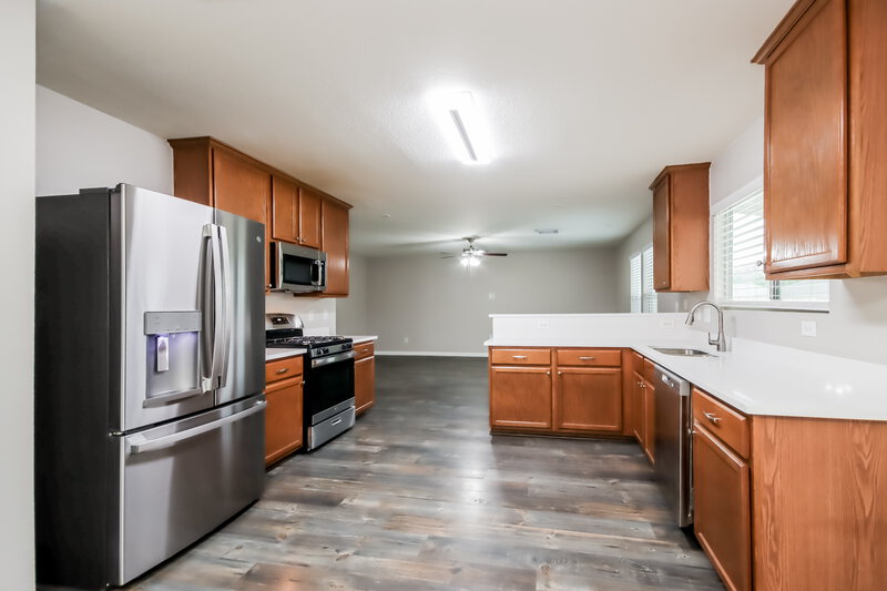 2,400/Mo, 2036 Vanamen Ct Conroe, TX 77304 Kitchen View