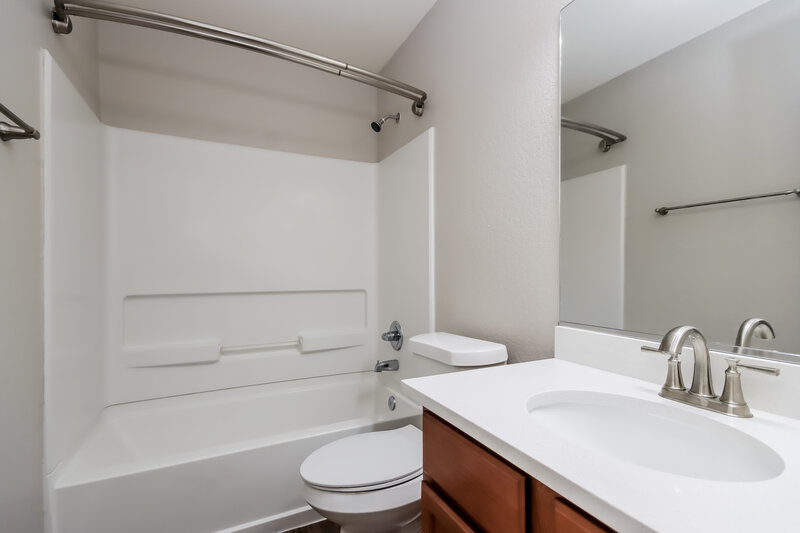 2,400/Mo, 2036 Vanamen Ct Conroe, TX 77304 Bathroom View