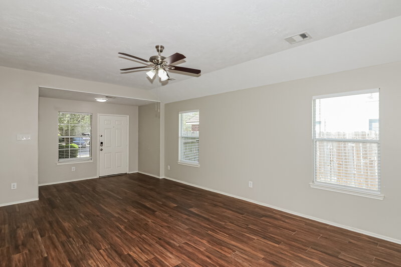 1,810/Mo, 4435 Plumeria Ave Baytown, TX 77521 Living Room View