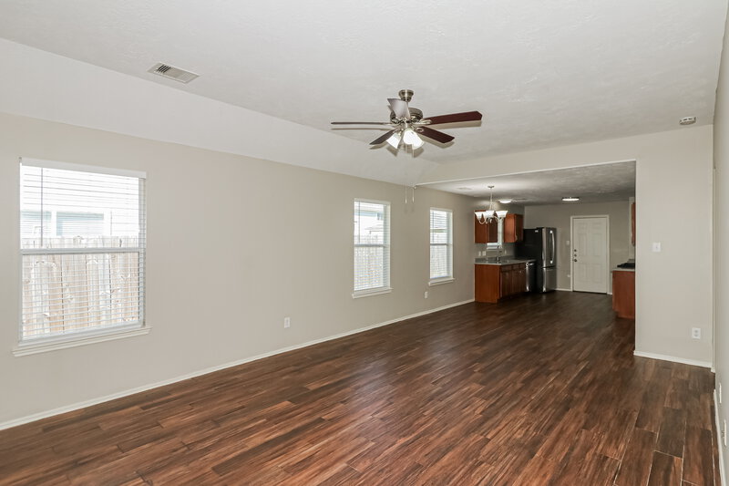 1,810/Mo, 4435 Plumeria Ave Baytown, TX 77521 Living Room View 2