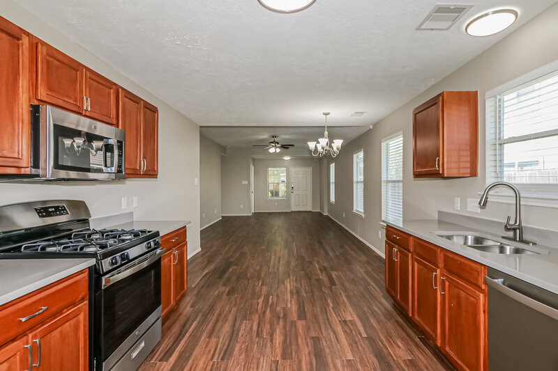 1,810/Mo, 4435 Plumeria Ave Baytown, TX 77521 Kitchen View 2