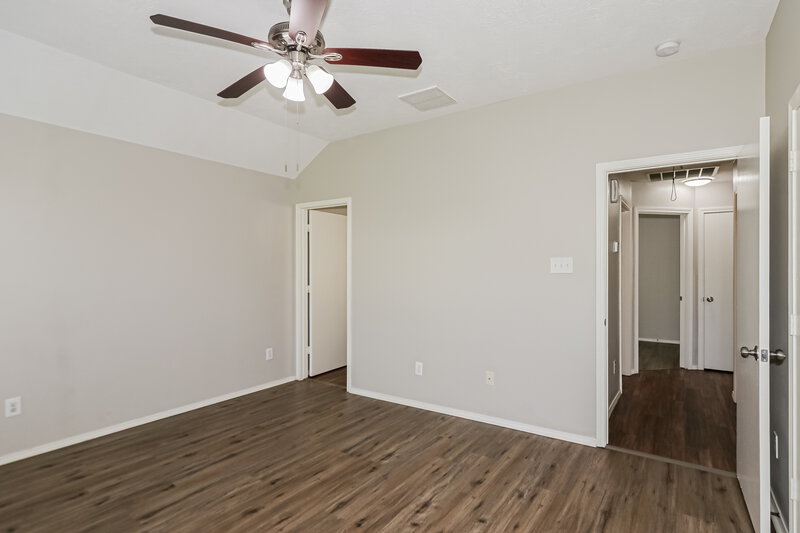 1,810/Mo, 4435 Plumeria Ave Baytown, TX 77521 Main Bedroom View 2