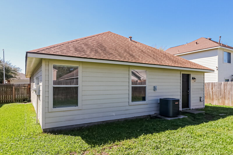1,810/Mo, 4435 Plumeria Ave Baytown, TX 77521 Rear View