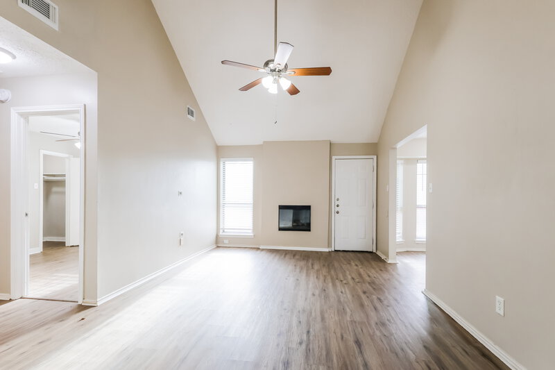 1,800/Mo, 12207 Evening Glen Ct Tomball, TX 77375 Living Room View 2
