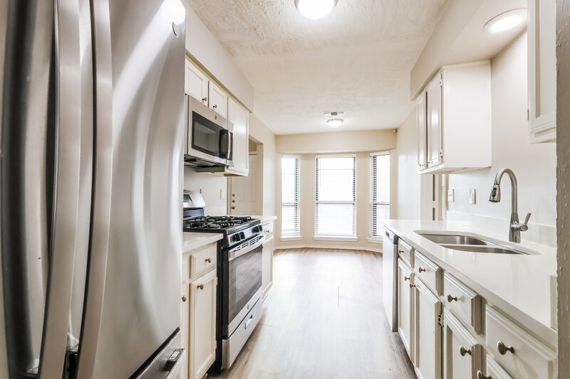 1,800/Mo, 12207 Evening Glen Ct Tomball, TX 77375 Kitchen View