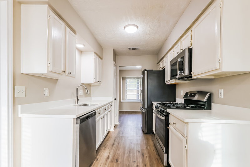 1,800/Mo, 12207 Evening Glen Ct Tomball, TX 77375 Kitchen View 2