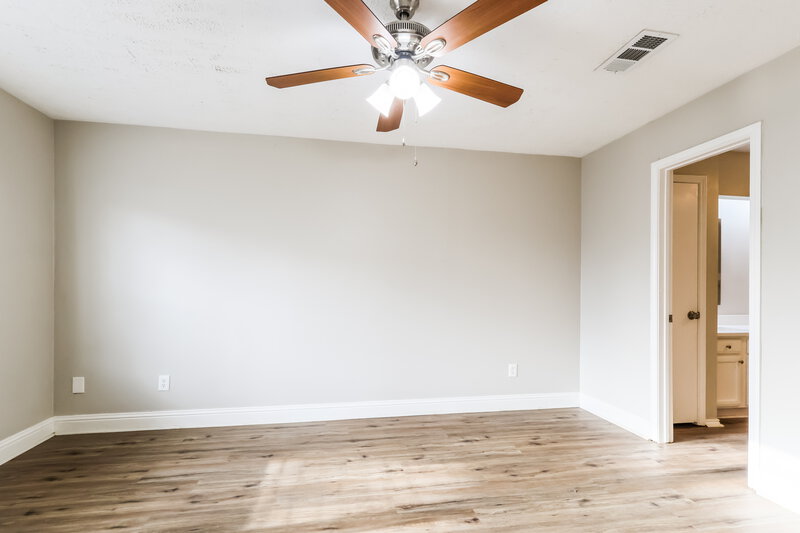 1,800/Mo, 12207 Evening Glen Ct Tomball, TX 77375 Main Bedroom View