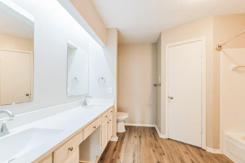 1,800/Mo, 12207 Evening Glen Ct Tomball, TX 77375 Main Bathroom View