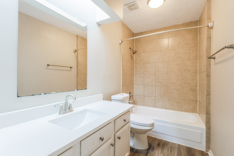 1,800/Mo, 12207 Evening Glen Ct Tomball, TX 77375 Bathroom View