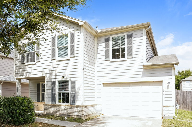 0/Mo, 914 Eagles Glide Dr Houston, TX 77090 Front View